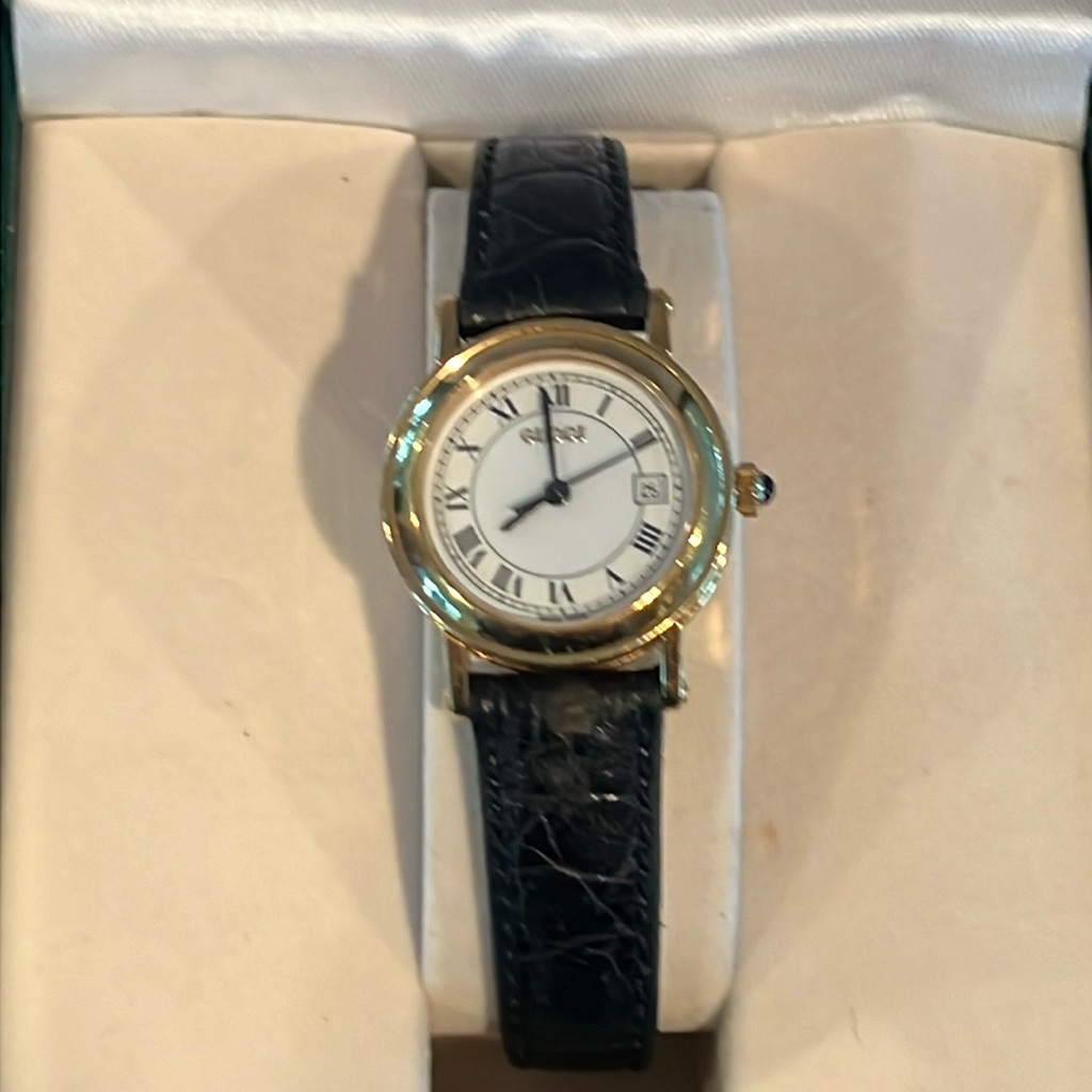 Authentic Working Vintage Gucci 7200 Ladies 18k Gold Plated Watch